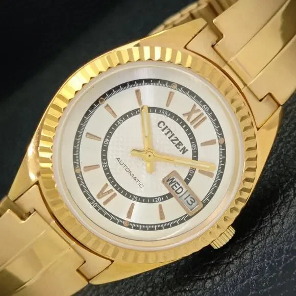 Vintage 1983 Citizen Automatic Mens Gold Watch W/daydate & White accents - Picture 1 of 8